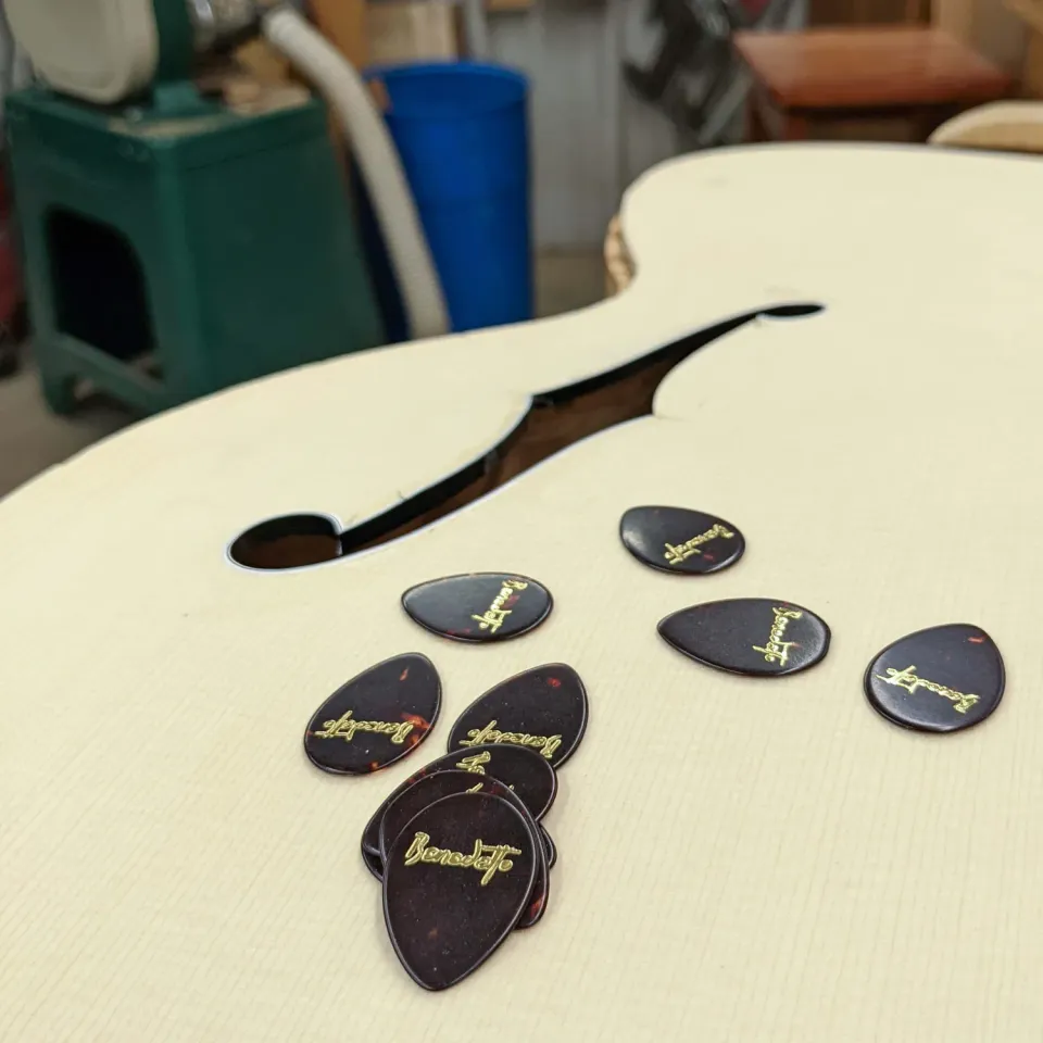 Benedetto Standard médiators guitare tortoise extra-lourd x10